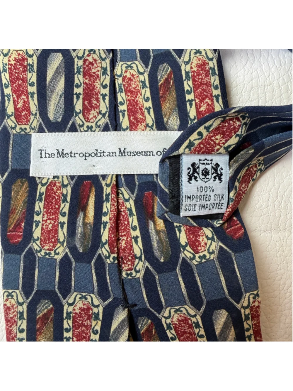 Metropolitan Museum of Art 100% Silk Tie Navy Red Geometric Mens Necktie